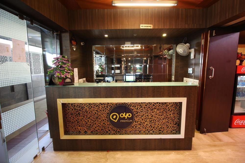 Отель Oyo Premium Law Garden C G Road Ахмедабад Экстерьер фото